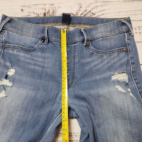 True Religion -  Distressed Jegging - Size Large ~ Posh Host Pick! ~ - Picture 6 of 9